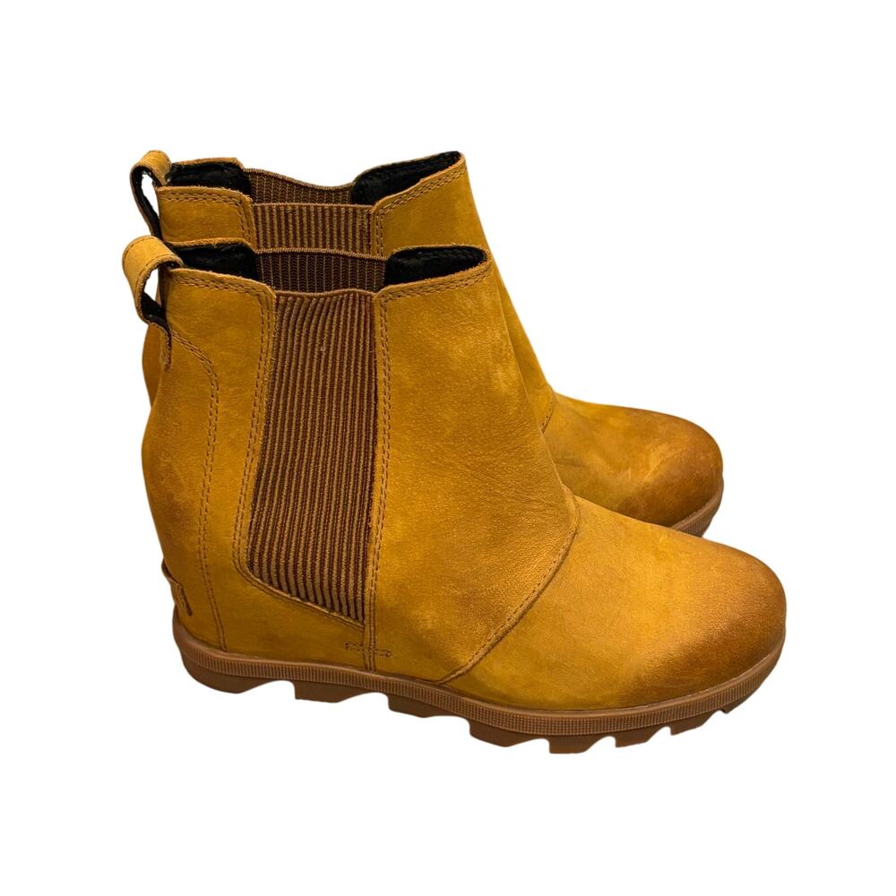 Sorel Joan of Arctic Wedge II Chelsea Boot in Camel - size 7